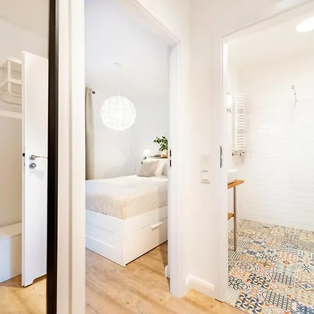 Beautiful 2-rooms In Apartment *